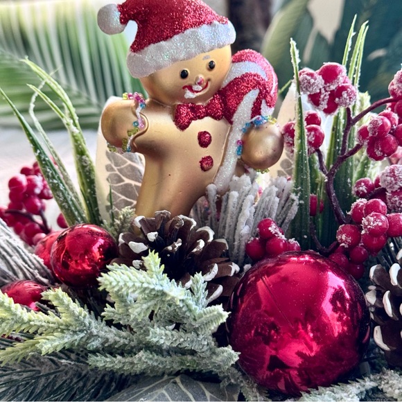 NEW! Christmas 🎄 Gingerbread Floral Centerpiece - Picture 2 of 6